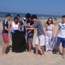Los jóvenes, ayudando al turismo en Doñana